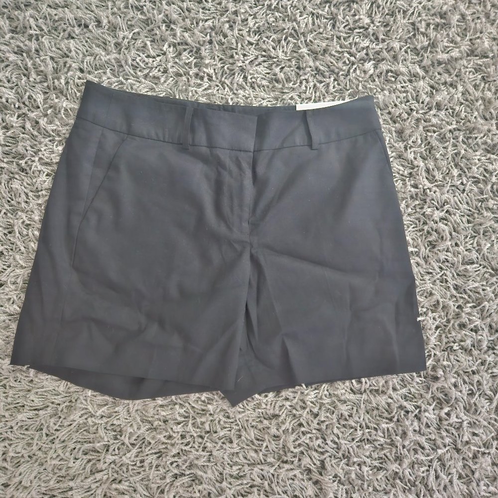 Ann Taylor The 6 Inch Short Black NWT! Size 4 Mid rise